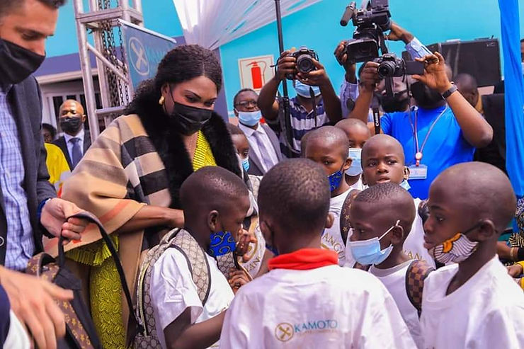 Kolwezi : La gouverneure Fifi Masuka prend en charge des enfants de la rue Image 66